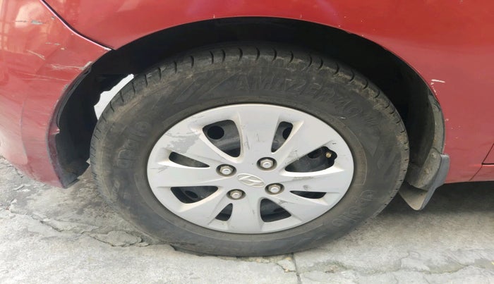 2012 Hyundai i10 MAGNA 1.1 LPG, Petrol, Manual, 1,04,509 km, tyre