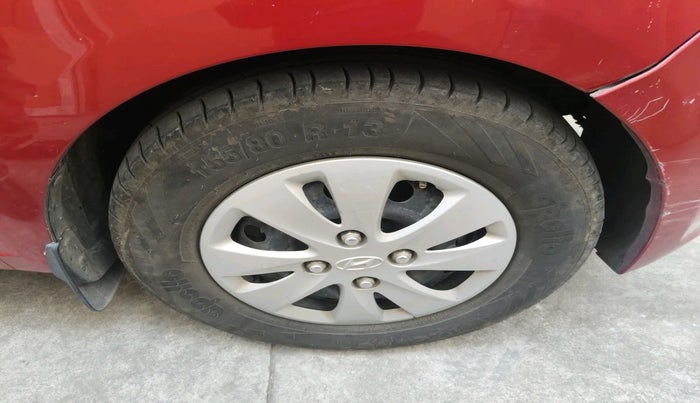 2012 Hyundai i10 MAGNA 1.1 LPG, Petrol, Manual, 1,04,509 km, tyre