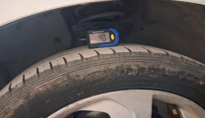 2015 Honda City 1.5L I-VTEC VX CVT, Petrol, Automatic, 1,18,219 km, tyre