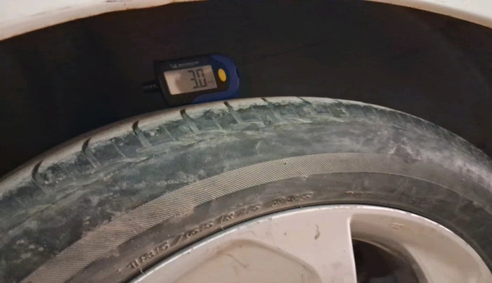 2015 Honda City 1.5L I-VTEC VX CVT, Petrol, Automatic, 1,18,219 km, tyre