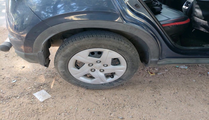 2022 Hyundai VENUE S 1.2, Petrol, Manual, 21,598 km, tyre