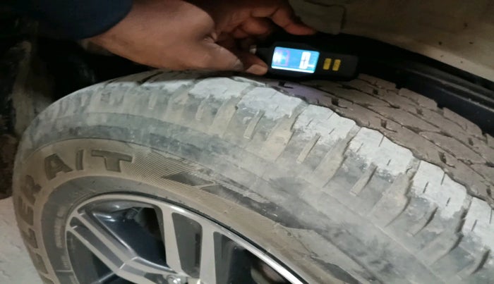 2021 Toyota Fortuner 4X2 AT 2.8 DIESEL, Diesel, Automatic, 1,19,660 km, tyre