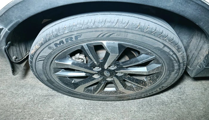 2021 Mahindra XUV300 W8 (O) 1.5 DIESEL, Diesel, Manual, 47,281 km, tyre