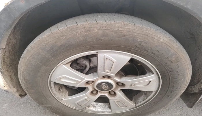 2012 Mahindra XUV500 W8, Diesel, Manual, 1,40,171 km, tyre