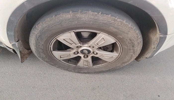 2012 Mahindra XUV500 W8, Diesel, Manual, 1,40,171 km, tyre