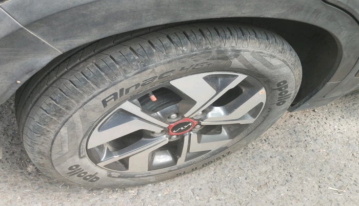 2023 KIA SONET GTX PLUS 1.0 TURBO PETROL DCT, Petrol, Automatic, 21,050 km, tyre