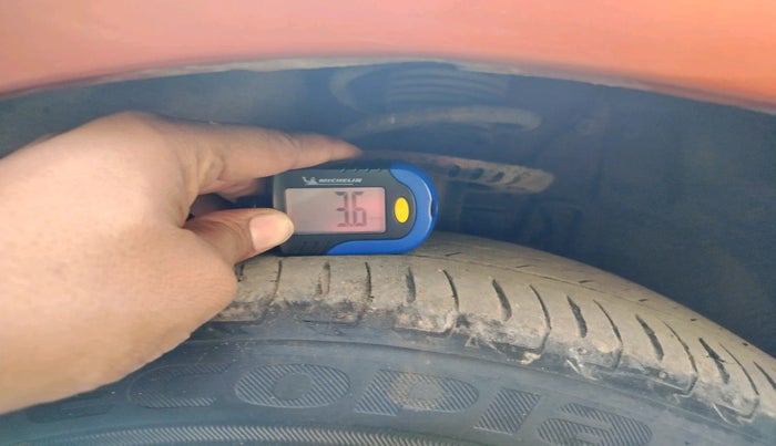 2014 Volkswagen Polo HIGHLINE1.2L, Petrol, Manual, 1,03,457 km, tyre