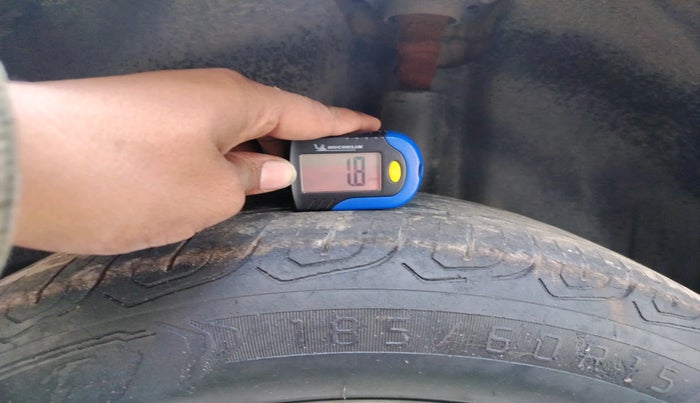 2014 Volkswagen Polo HIGHLINE1.2L, Petrol, Manual, 1,03,457 km, tyre