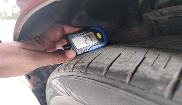 2014 Volkswagen Polo HIGHLINE1.2L, Petrol, Manual, 1,03,457 km, tyre