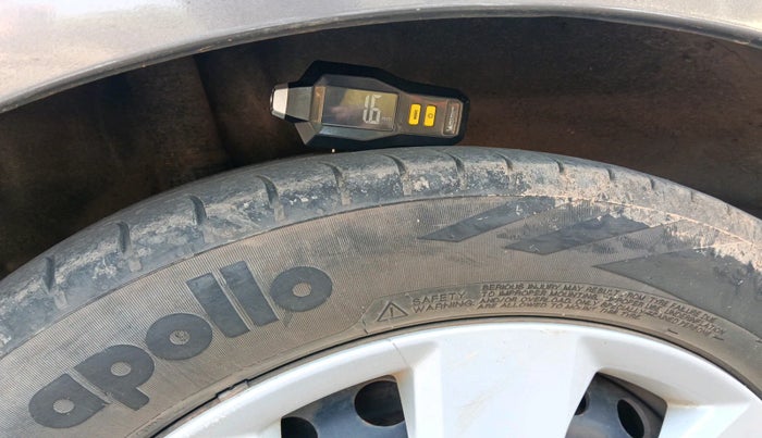 2015 Honda Mobilio 1.5L I-DTEC S, Diesel, Manual, 1,18,335 km, tyre