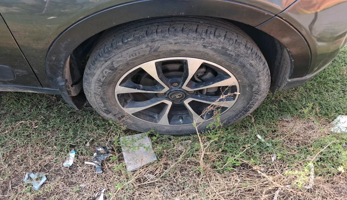 2020 Tata NEXON XMA PETROL, Petrol, Automatic, 30,500 km, tyre