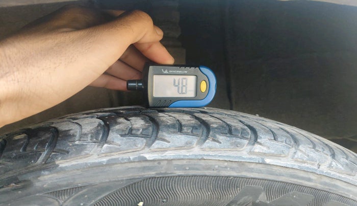 2021 Renault Kwid RXT 1.0 (O), Petrol, Manual, 1,03,297 km, tyre