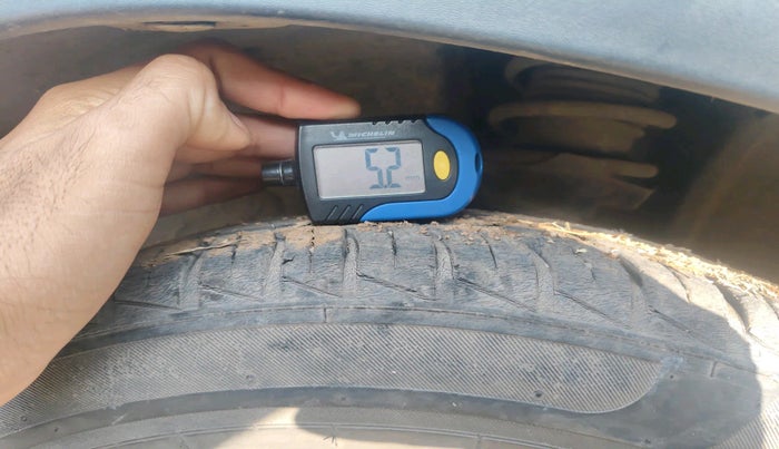 2021 Renault Kwid RXT 1.0 (O), Petrol, Manual, 1,03,297 km, tyre