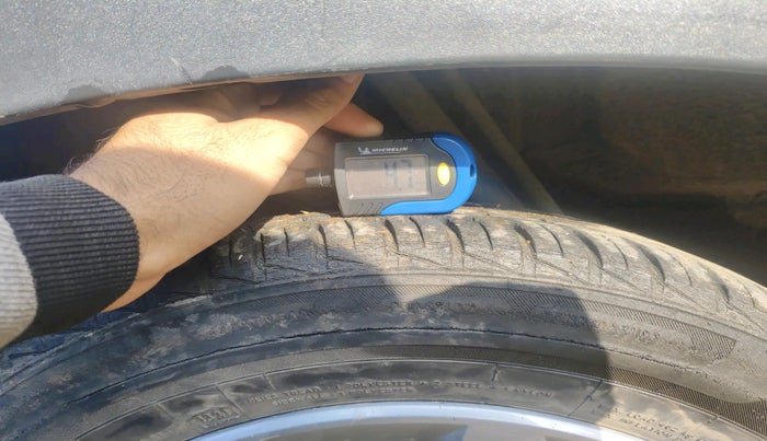 2021 Renault Kwid RXT 1.0 (O), Petrol, Manual, 1,03,297 km, tyre