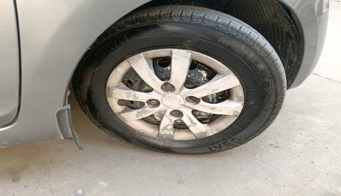 2013 Hyundai Eon ERA +, Petrol, Manual, 65,786 km, tyre