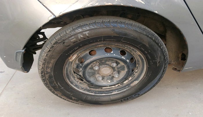 2013 Hyundai Eon ERA +, Petrol, Manual, 65,786 km, tyre