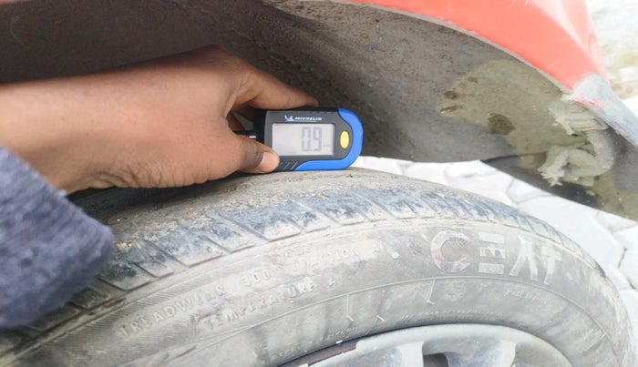 2010 Ford Figo ZXI 1.2 PETROL, Petrol, Manual, 1,01,121 km, tyre