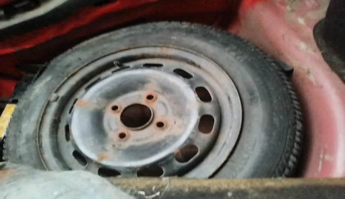 2010 Ford Figo ZXI 1.2 PETROL, Petrol, Manual, 1,01,121 km, tyre