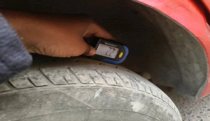 2010 Ford Figo ZXI 1.2 PETROL, Petrol, Manual, 1,01,121 km, tyre