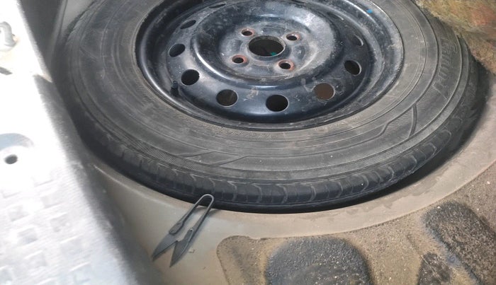 2011 Maruti Swift VXI, Petrol, Manual, 75,005 km, tyre