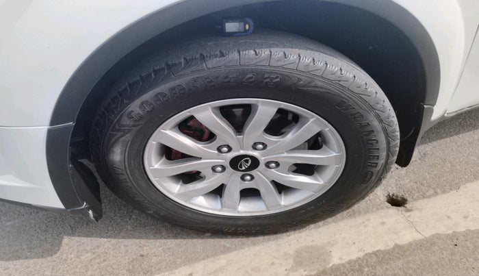 2016 Mahindra XUV500 W10 1.99, Diesel, Manual, 1,24,530 km, tyre