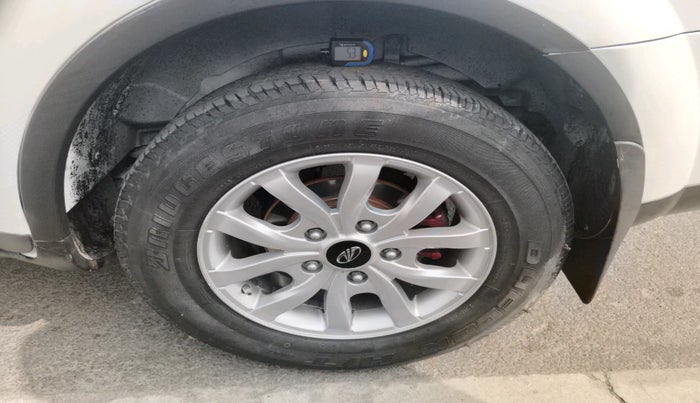 2016 Mahindra XUV500 W10 1.99, Diesel, Manual, 1,24,530 km, tyre