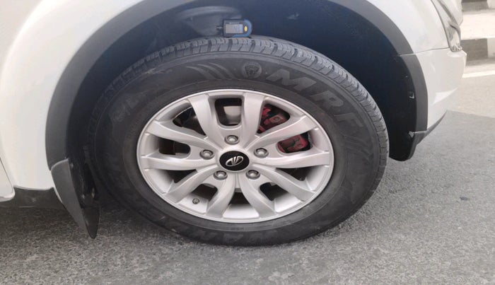 2016 Mahindra XUV500 W10 1.99, Diesel, Manual, 1,24,530 km, tyre