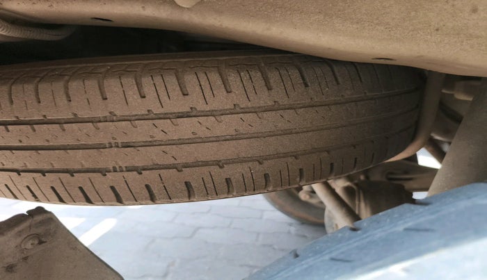 2014 Maruti Eeco 5 STR, Petrol, Manual, 1,30,964 km, tyre