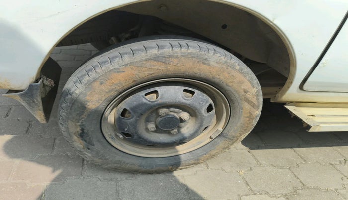 2014 Maruti Eeco 5 STR, Petrol, Manual, 1,30,964 km, tyre