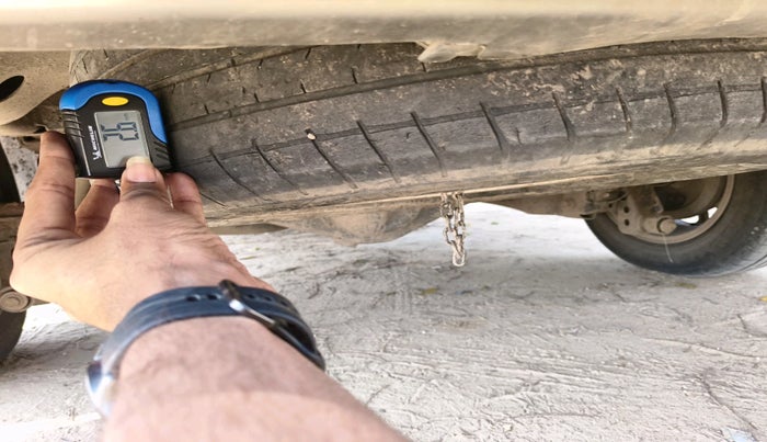 2016 Toyota Innova Crysta 2.4 G 8 STR, Diesel, Manual, 2,26,536 km, tyre