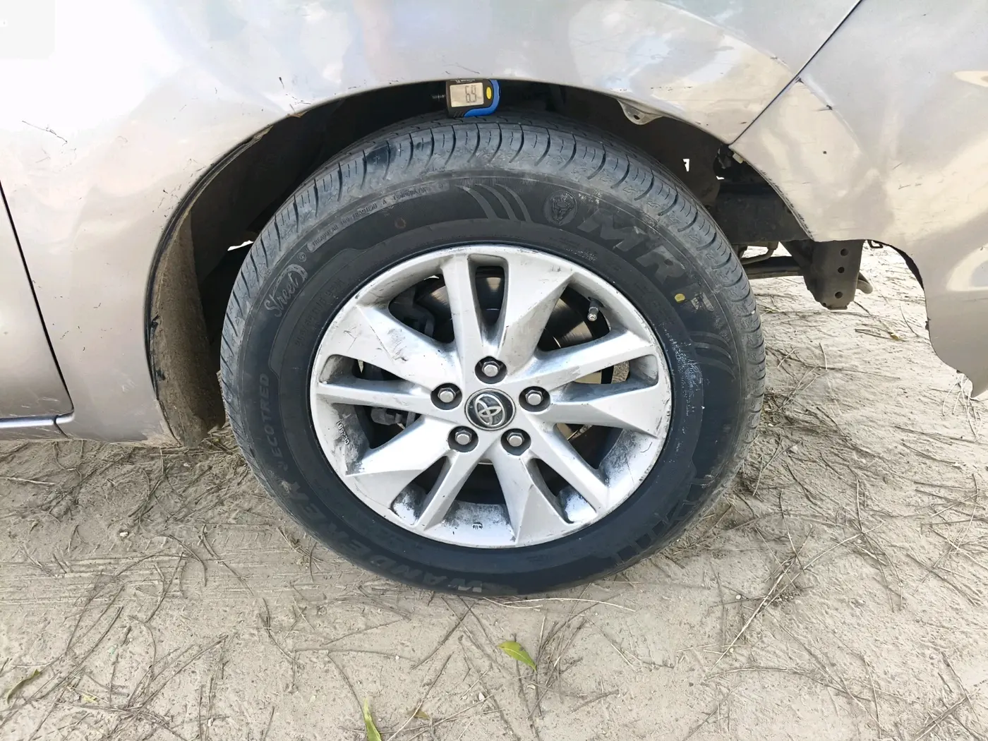 2016 Toyota Innova Crysta 2.4 G 8 STR, Diesel, Manual, 2,26,536 km, tyre