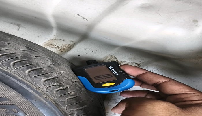 2017 Maruti Alto 800 LXI, Petrol, Manual, 50,082 km, tyre