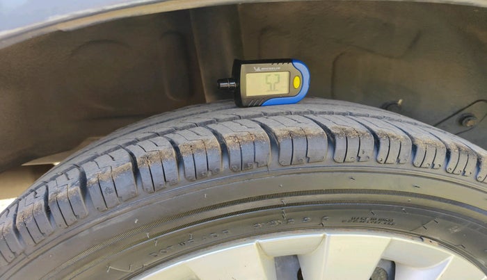 2013 Toyota Etios G, Petrol, Manual, 2,12,910 km, tyre