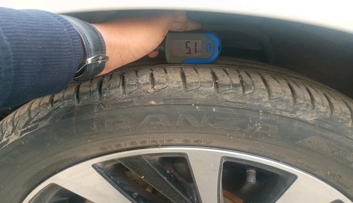 2022 Toyota Innova Crysta 2.7 ZX AT 7 STR, Petrol, Automatic, 21,323 km, tyre