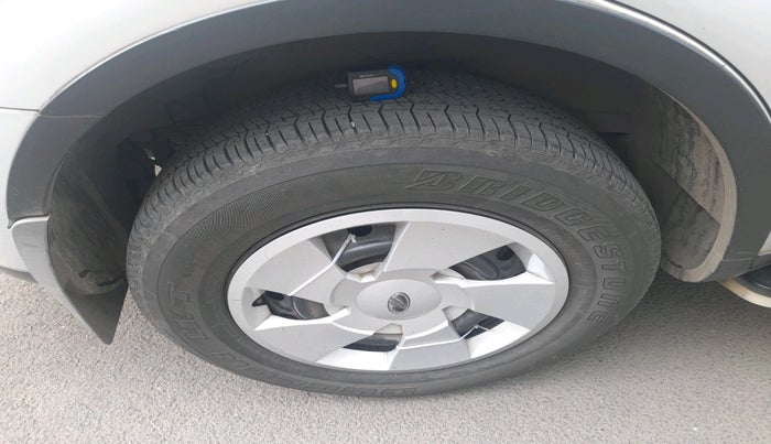 2016 Mahindra XUV500 W6, Diesel, Manual, 98,089 km, tyre