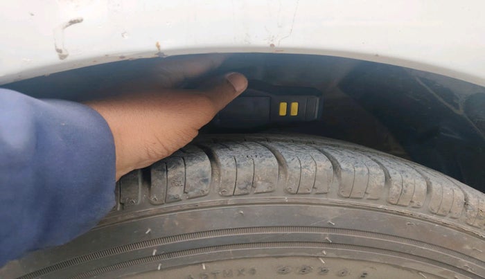 2015 Hyundai Verna FLUIDIC 4S 1.6 VTVT S, Petrol, Manual, 1,23,256 km, tyre