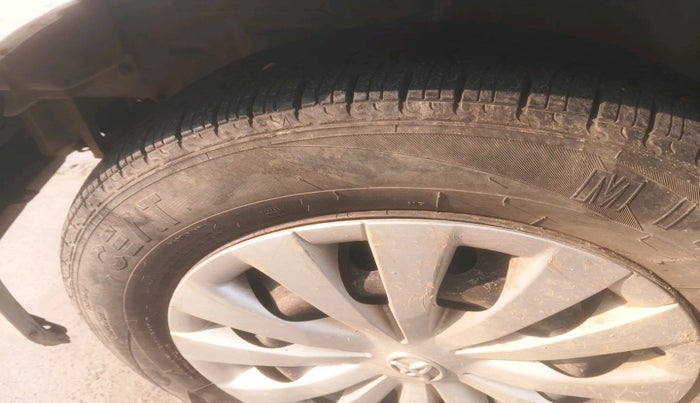 2012 Toyota Etios Liva G, Petrol, Manual, 32,770 km, tyre