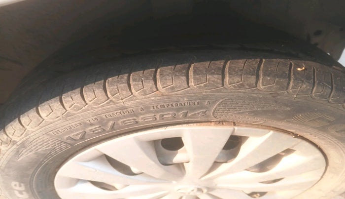 2012 Toyota Etios Liva G, Petrol, Manual, 32,770 km, tyre