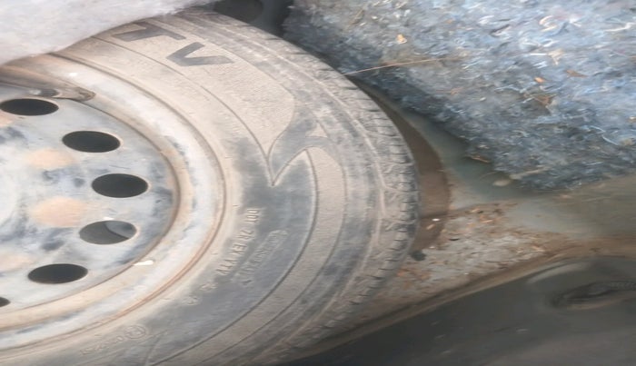 2012 Toyota Etios Liva G, Petrol, Manual, 32,770 km, tyre