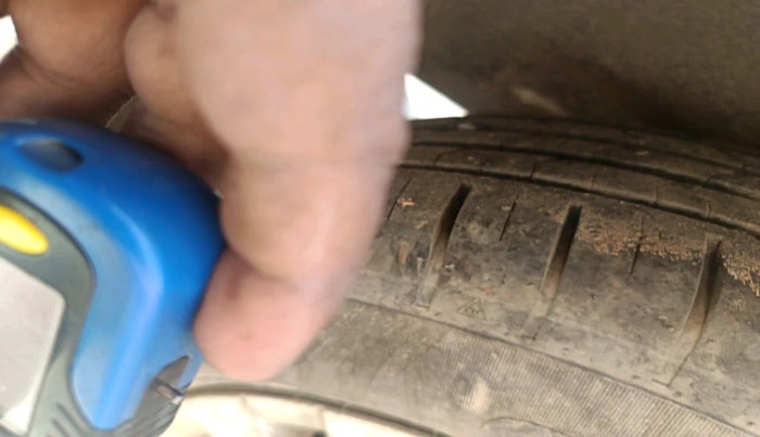 2015 Toyota Etios Liva G, Petrol, Manual, 40,553 km, tyre