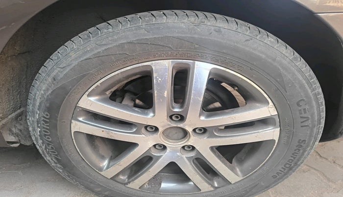 2016 Volkswagen Jetta HIGHLINE TDI AT, Diesel, Automatic, 90,791 km, tyre