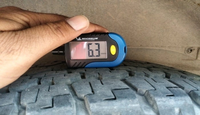 2018 Tata Hexa XE 4X2 7 STR, Diesel, Manual, 1,21,828 km, tyre