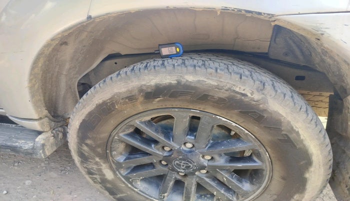 2013 Toyota Fortuner 3.0 4X2 MT, Diesel, Manual, 2,00,842 km, tyre