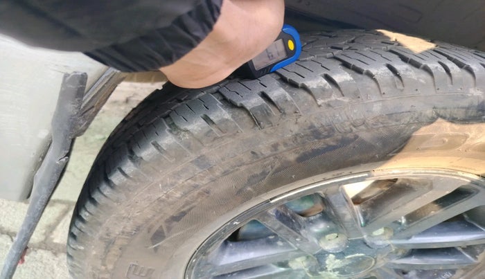 2013 Toyota Fortuner 3.0 4X2 MT, Diesel, Manual, 2,00,842 km, tyre