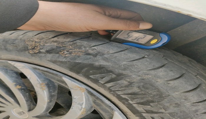 2014 Ford Figo ZXI 1.2 PETROL, Petrol, Manual, 81,778 km, tyre