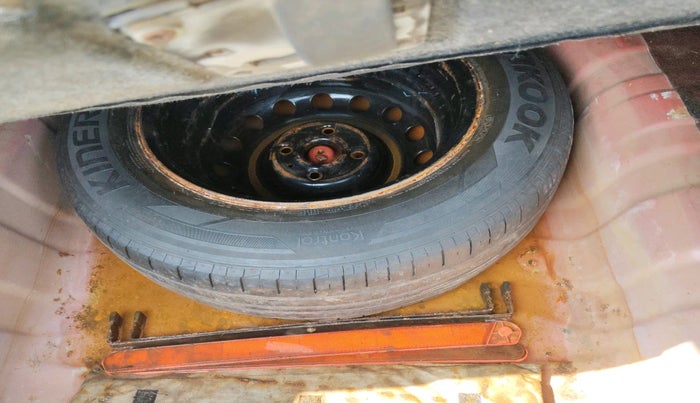 2011 Hyundai Verna TRANSFORM 1.5 SX AT CRDI, Diesel, Automatic, 1,74,915 km, tyre