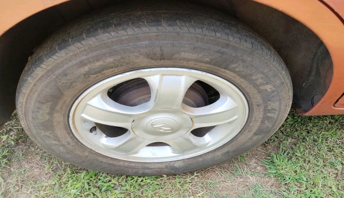 2011 Hyundai Verna TRANSFORM 1.5 SX AT CRDI, Diesel, Automatic, 1,74,915 km, tyre