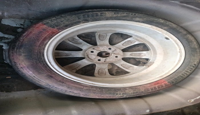 2012 Hyundai Verna FLUIDIC 1.6 CRDI SX, Diesel, Manual, 1,16,961 km, tyre