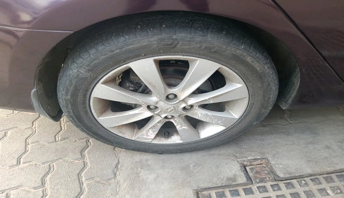 2012 Hyundai Verna FLUIDIC 1.6 CRDI SX, Diesel, Manual, 1,16,961 km, tyre