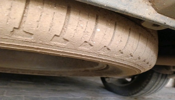 2014 Hyundai Santa Fe 4 WD AT, Diesel, Automatic, 1,31,288 km, tyre